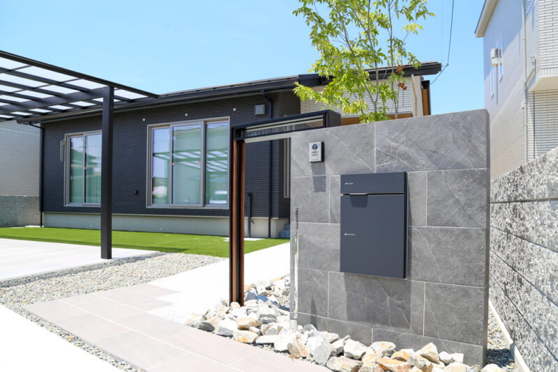 直線美が映える、モダンエクステリア